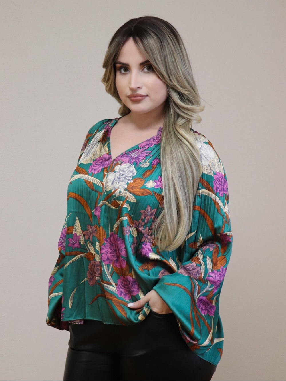 NWT Current Air Floral Teal Pleated V-Neck Women’s Blouse Size M
